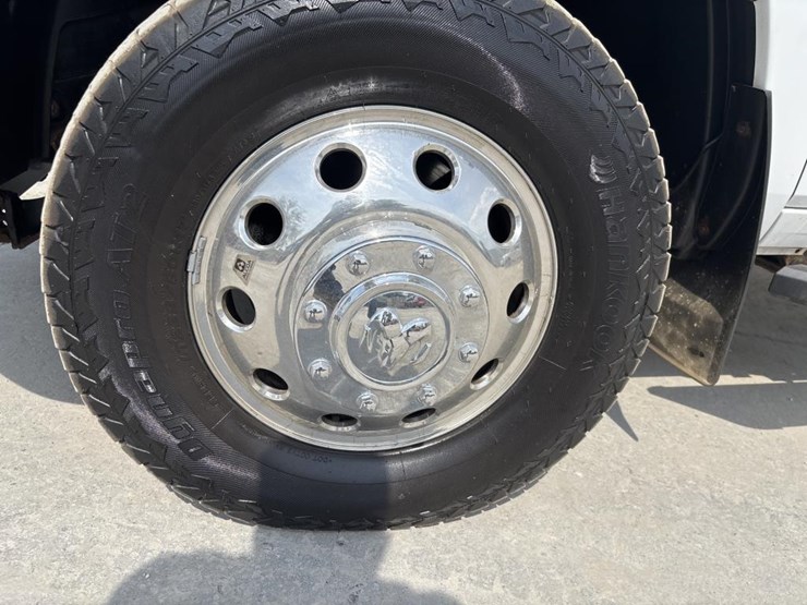 2015-dodge-ram-3500-image-22