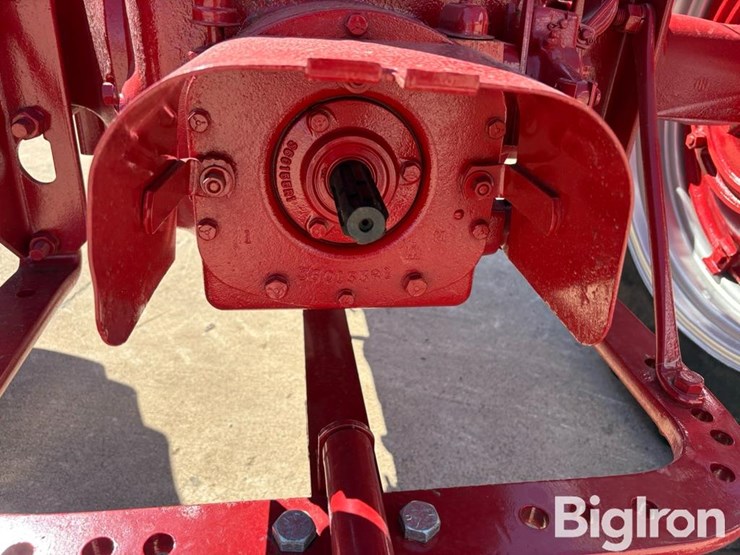 1954-ih-farmall-super-m-ta-2wd-tractor-image-10