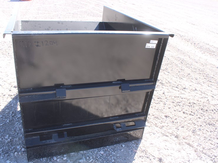 #4080-•-2-yard-skid-steer-hopper-with-fork-pockets-image-6