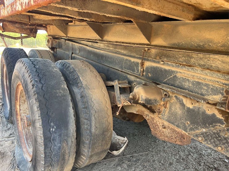 autocar-diesel-dump-truck-image-9