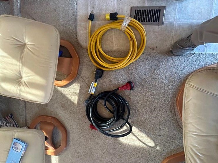 2006-forest-river-cedar-creek-30rkts-camper-image-26