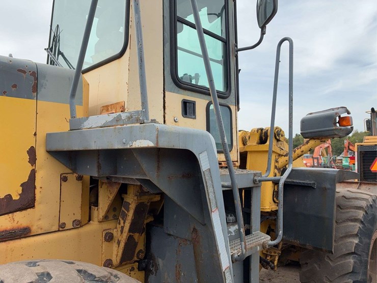 komatsu-wa320-image-27