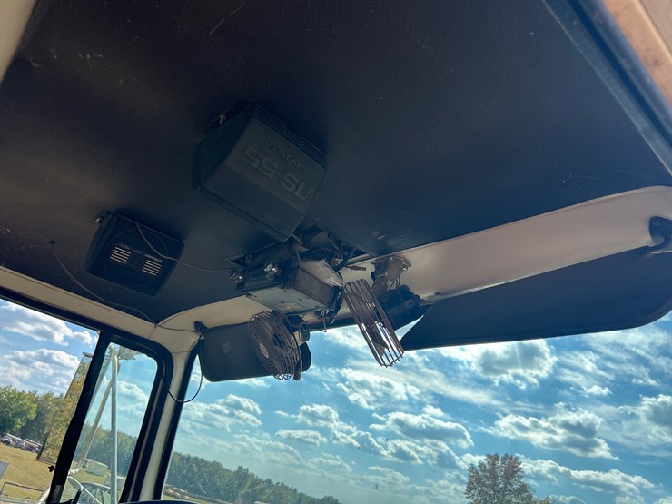 1977-ford-8000-image-17