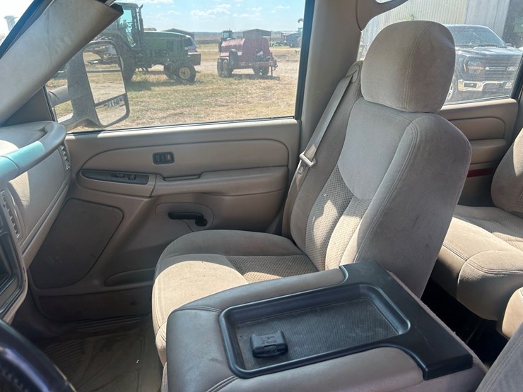 2004-chevrolet-2500-image-21