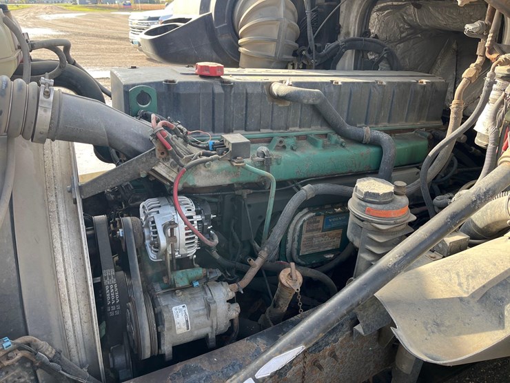 1998-volvo-semi-image-58