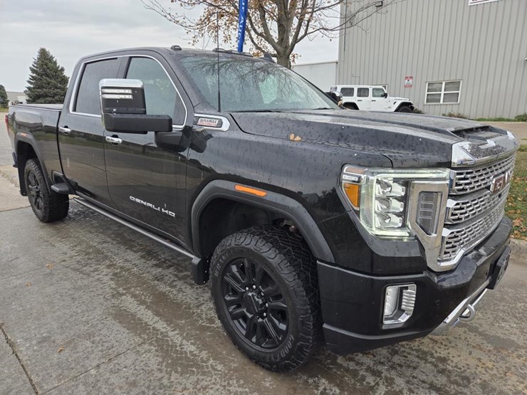 2023-gmc-3500hd-image-8