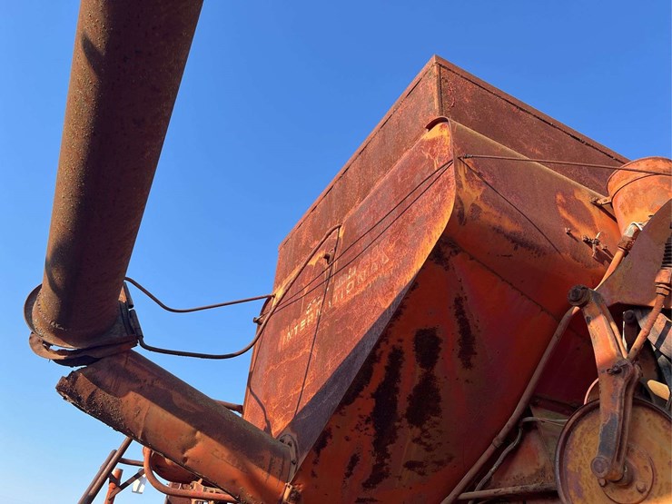 minneapolis-moline-101-harvester-image-19