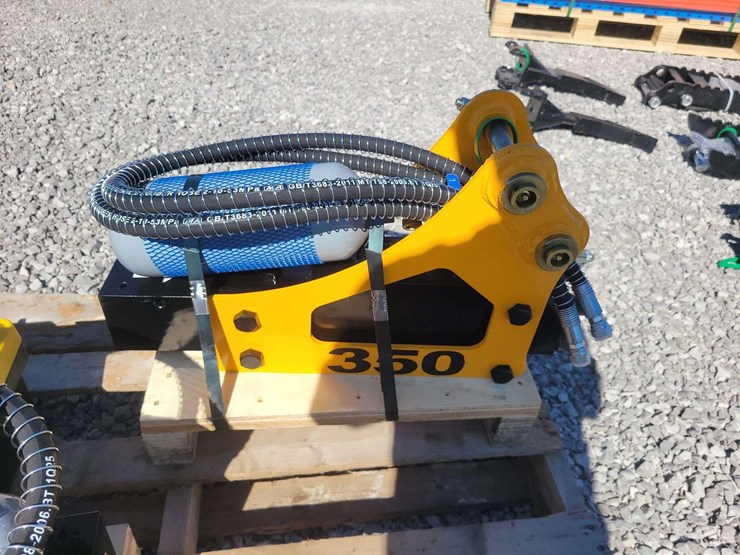 hydraulic-breaker-for-mini-excavator.-image-1