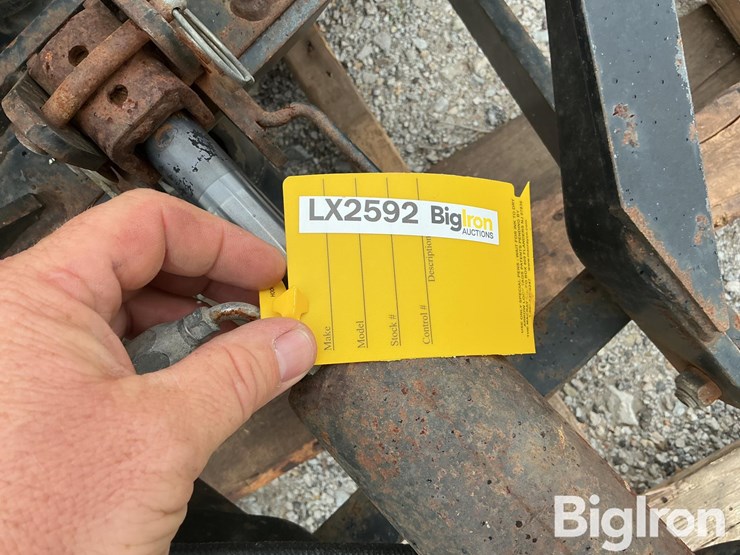 john-deere-5'-front-mount-snow-blower-image-15