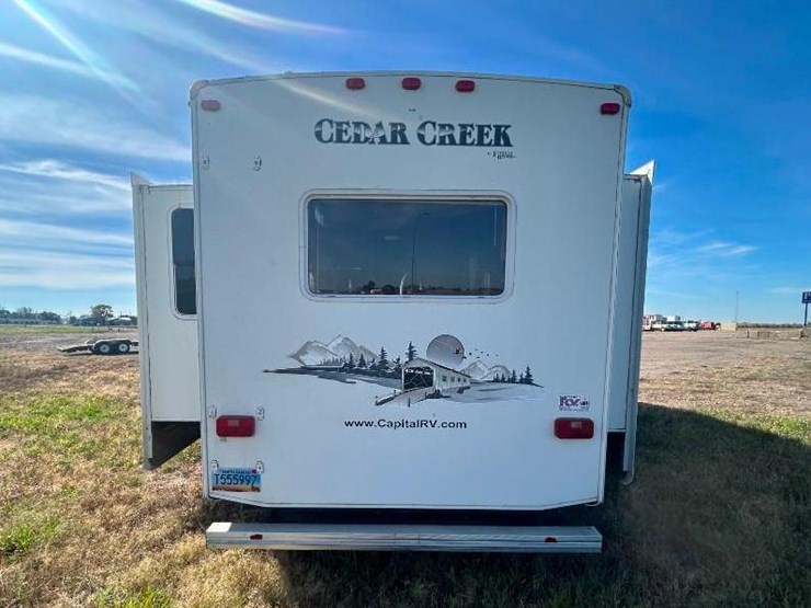 2006-forest-river-cedar-creek-30rkts-camper-image-5