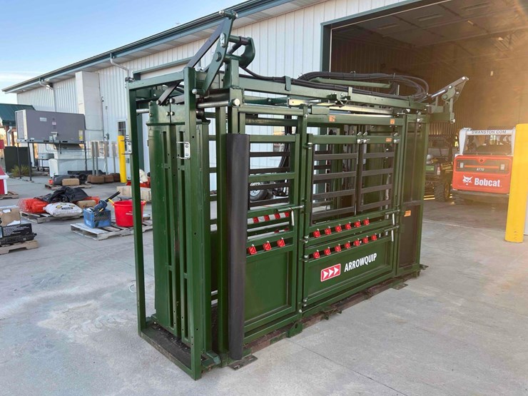 2019-arrowquip-q-power-106-series-hydraulic-squeeze-chute-image-7