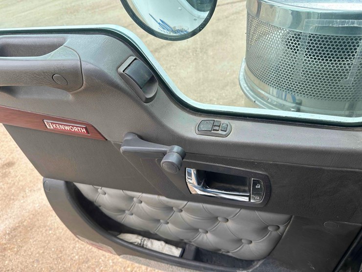 2007-kenworth-w900-image-21