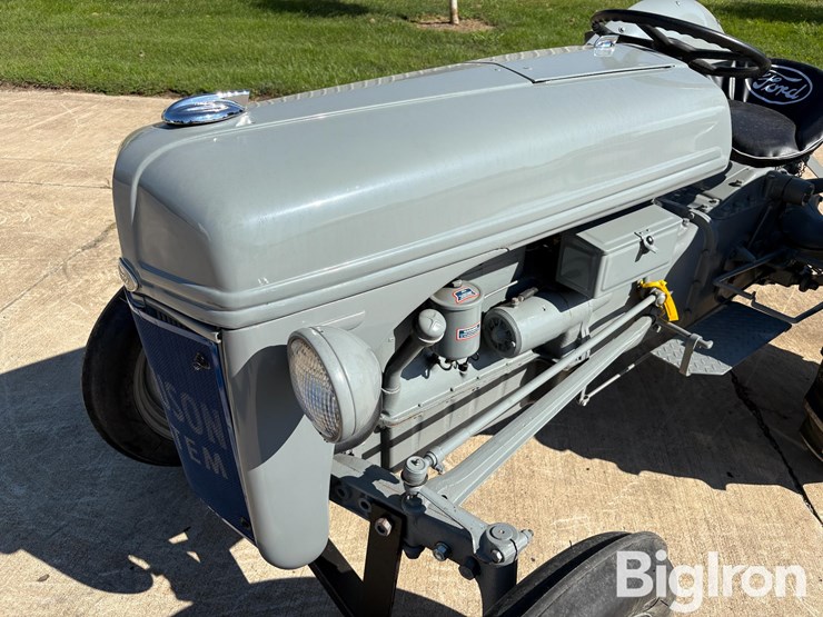 1940-ford-9n-image-13