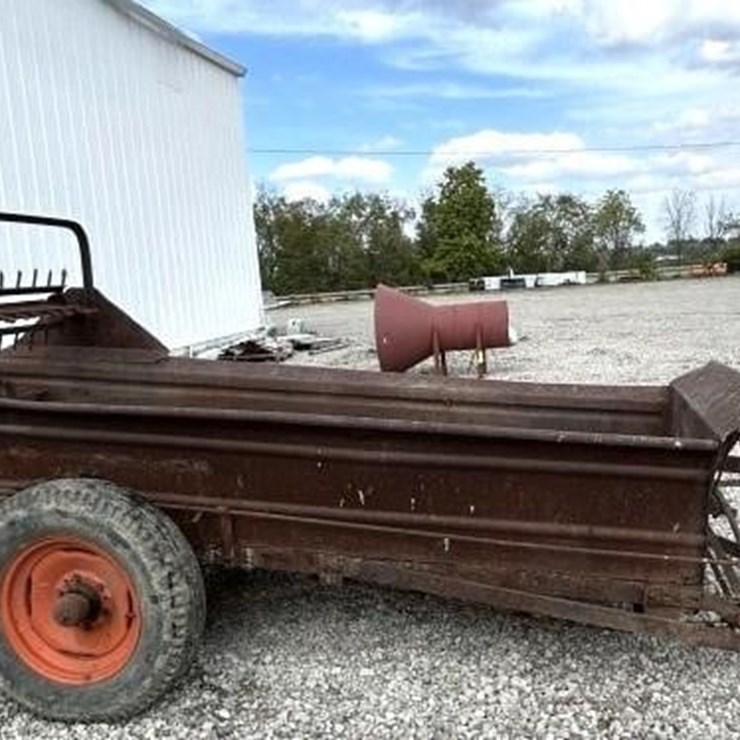 NEW IDEA MANURE SPREADER 1015