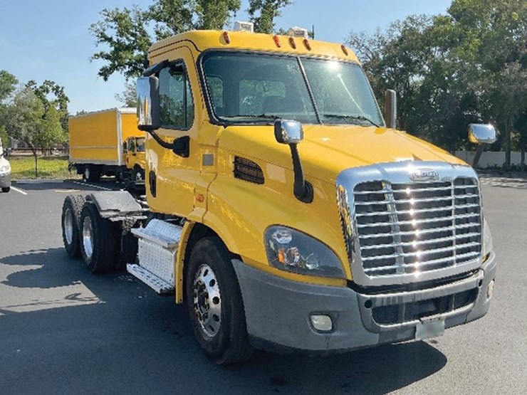 2019-freightliner-cascadia-113-image-1