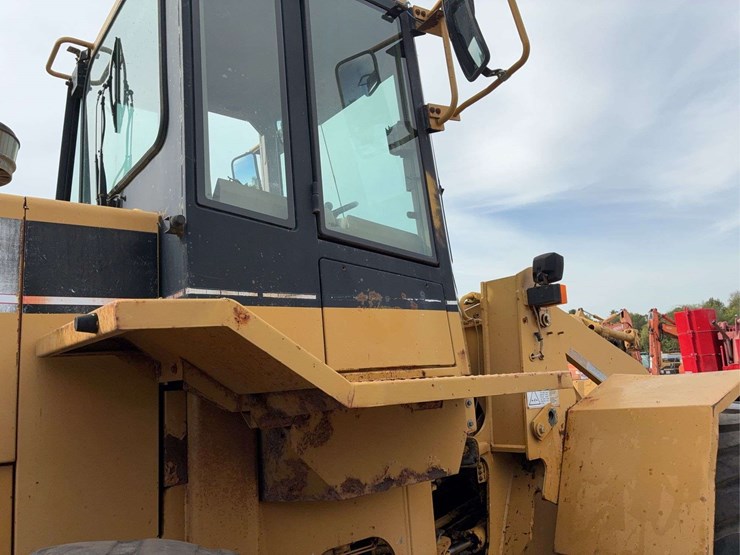 caterpillar-938f-image-21