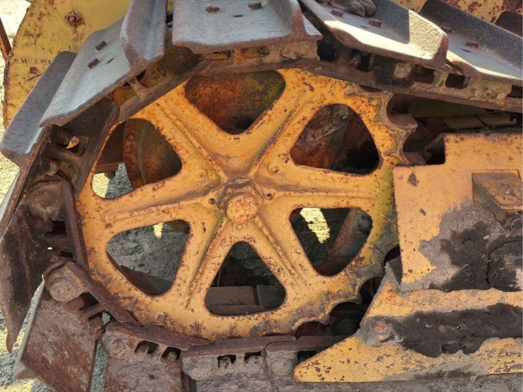 caterpillar-twenty-two-image-14