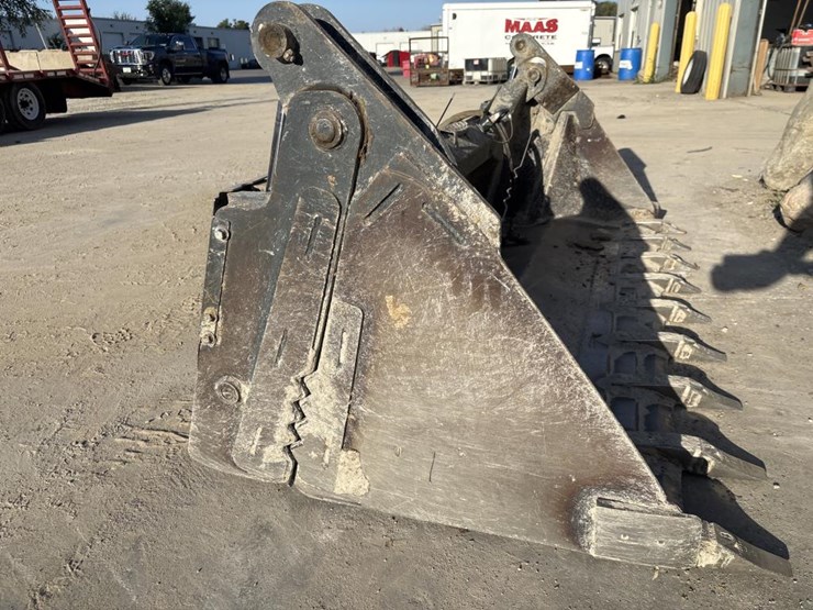 #5086-•-2021-bobcat-84"-toothed-combination-bucket-image-4