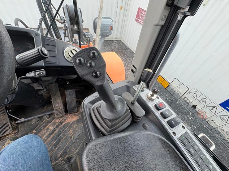 2015-doosan-dl200tc-5-image-25