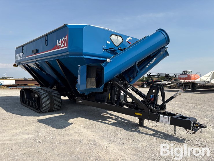 2024-kinze-1421-grain-cart-image-3