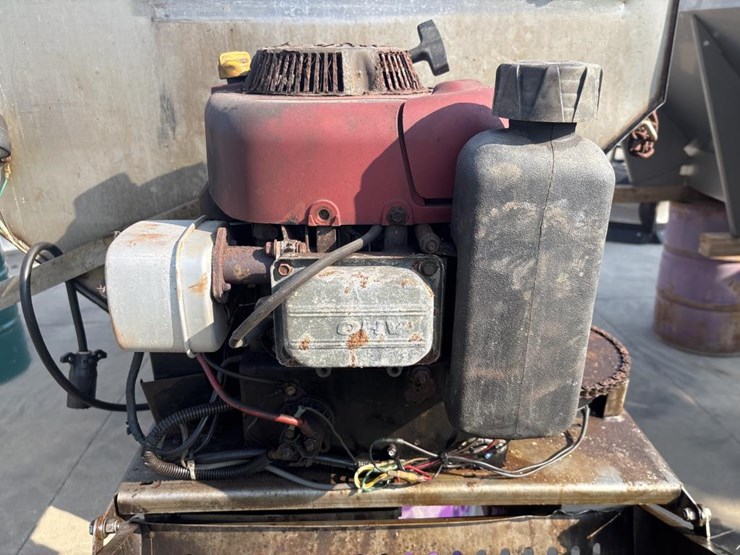 #5021-•-buyers-salt-dogg-sch120-salter/sander-image-9