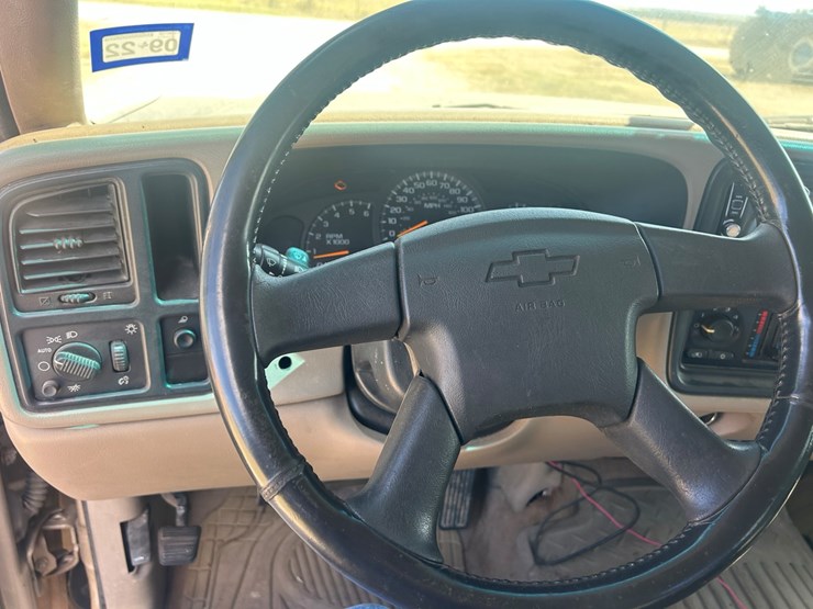 2004-chevrolet-2500-image-24