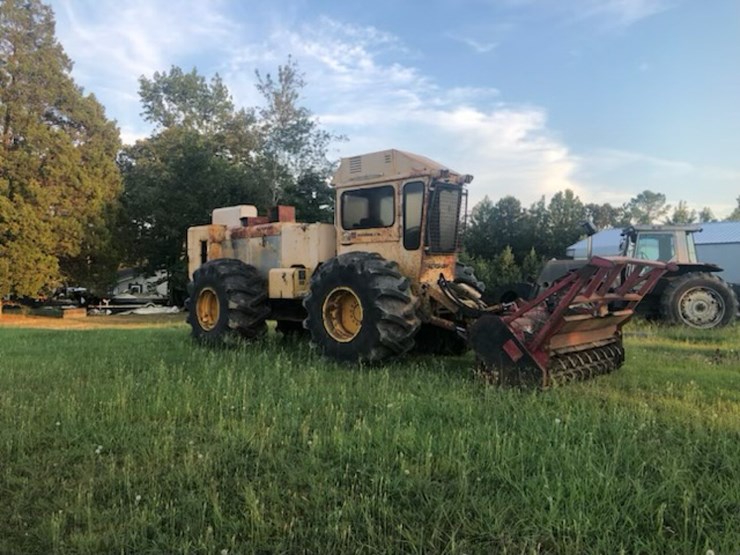john-deere-330-image-9