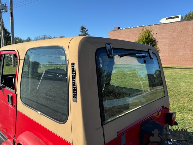 1993-jeep-wrangler-image-18