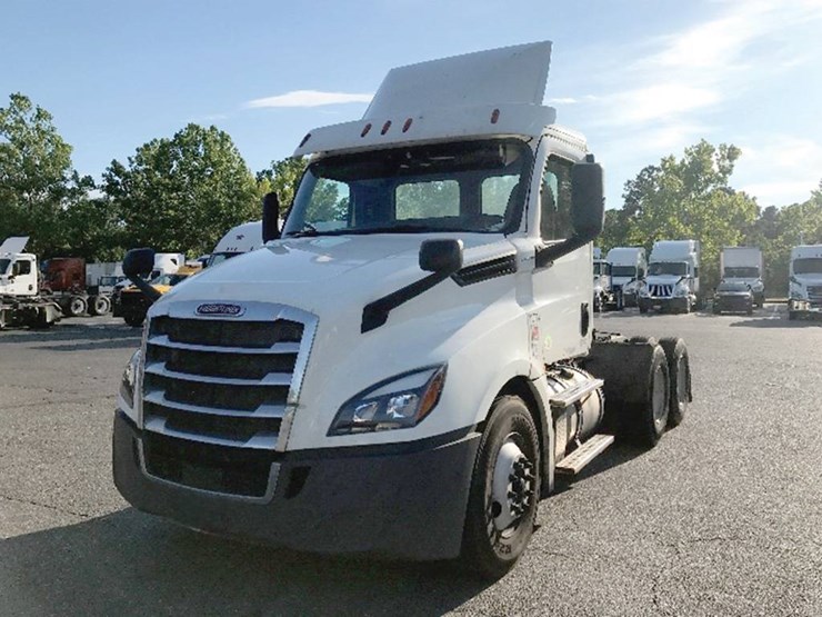 freightliner-cascadia-126-image-1