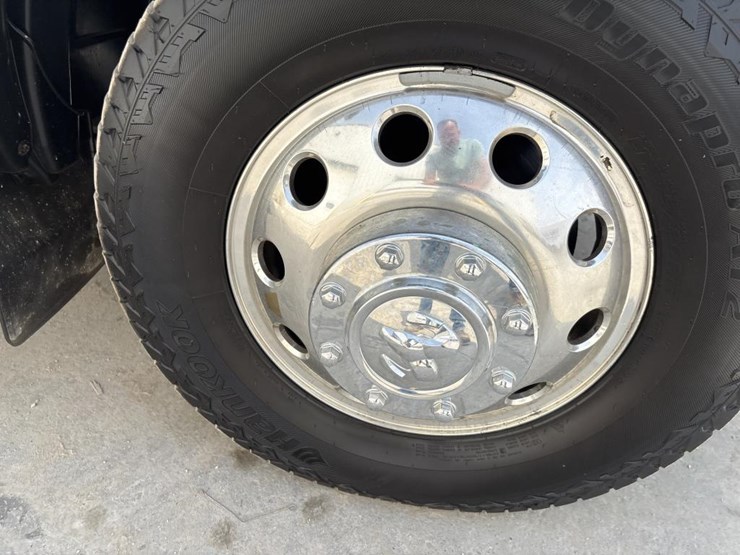 2015-dodge-ram-3500-image-30