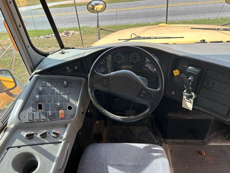 #408-•-2014-ic-corporation-pb105-bus-1401-image-11