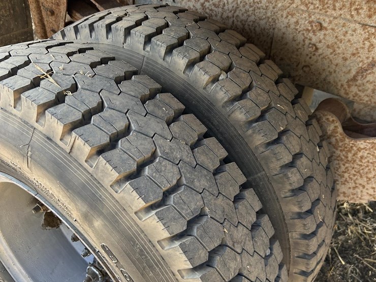 1982-international-s1700-image-11