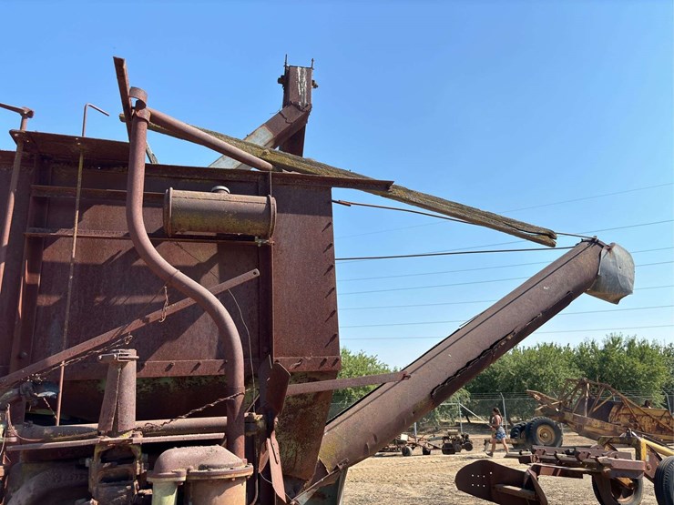 john-deere-pull-type-combine-image-16