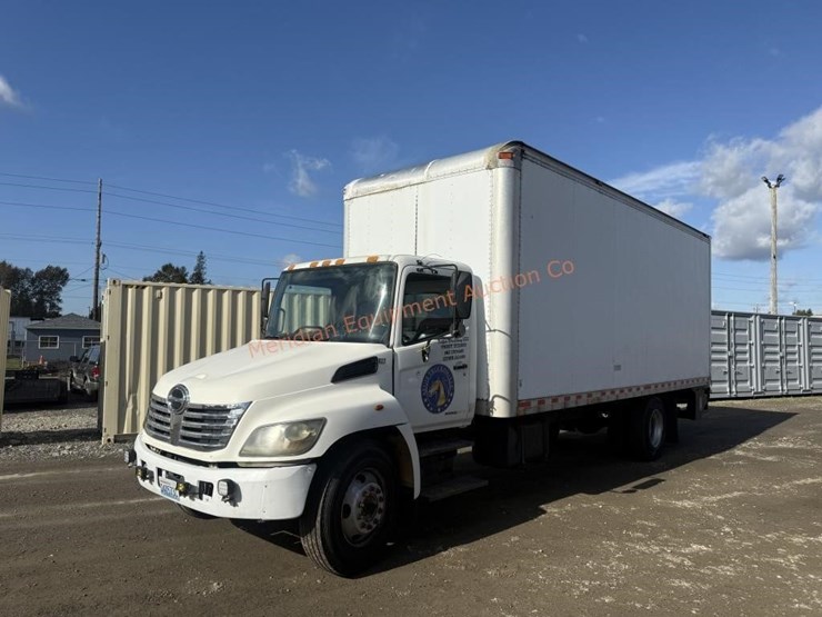 2006-hino-268-image-1