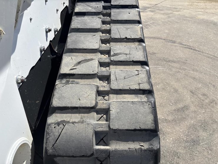 2022-bobcat-t870-image-53