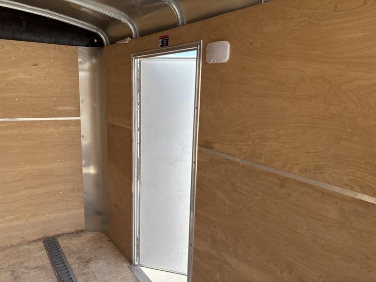 #5042-•-2018-h-&-h-16'-enclosed-trailer-image-17