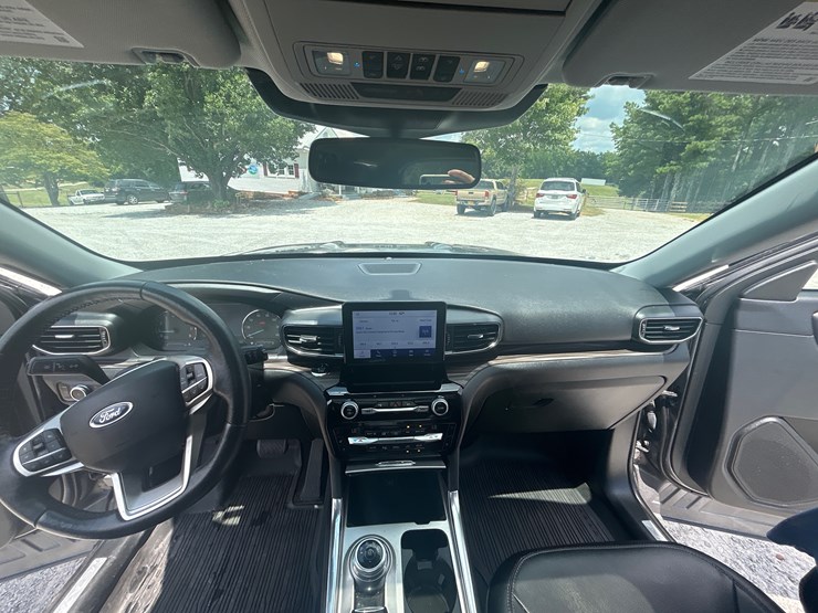 2021-ford-explorer-image-11