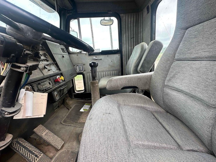 1989-kenworth-t60-image-12