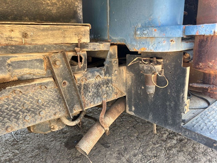 autocar-diesel-dump-truck-image-10