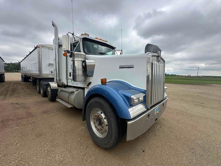 2007-kenworth-w900-image-2