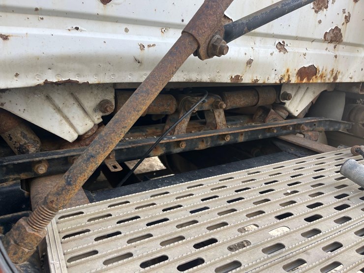 1998-volvo-semi-image-29