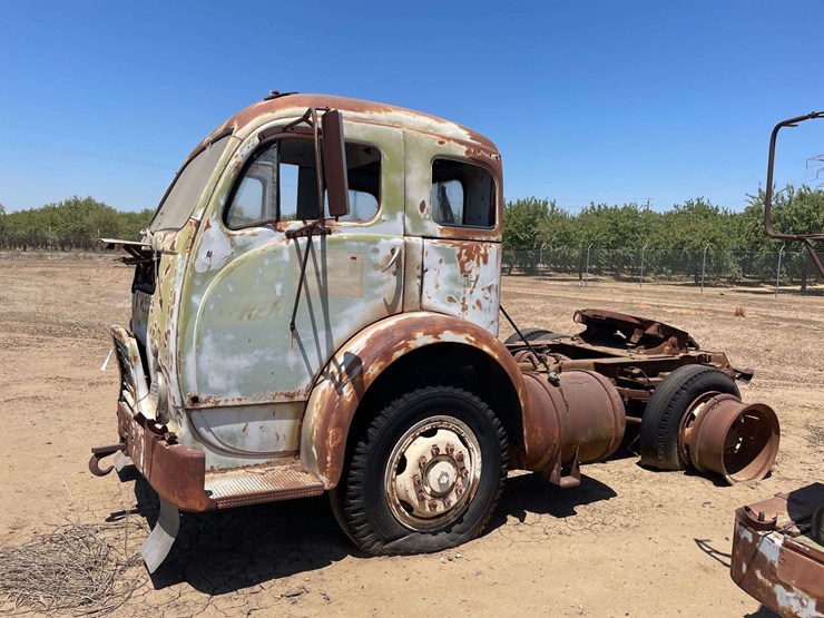 white-3000-truck-image-2