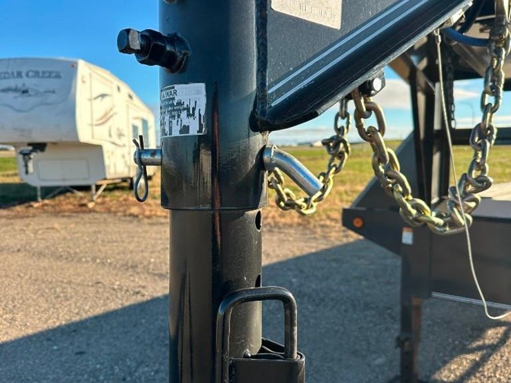 2023-load-trail-flatbed-trailer-image-12