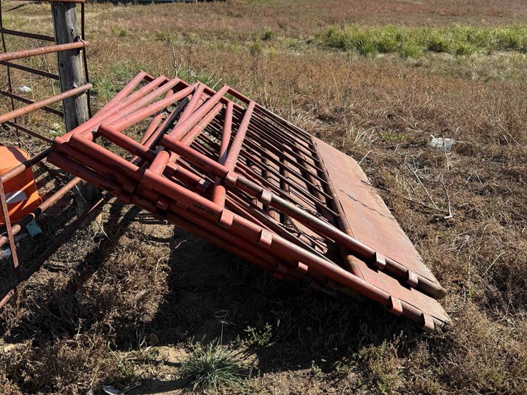 stur-d-fence-line-feed-panels-image-2