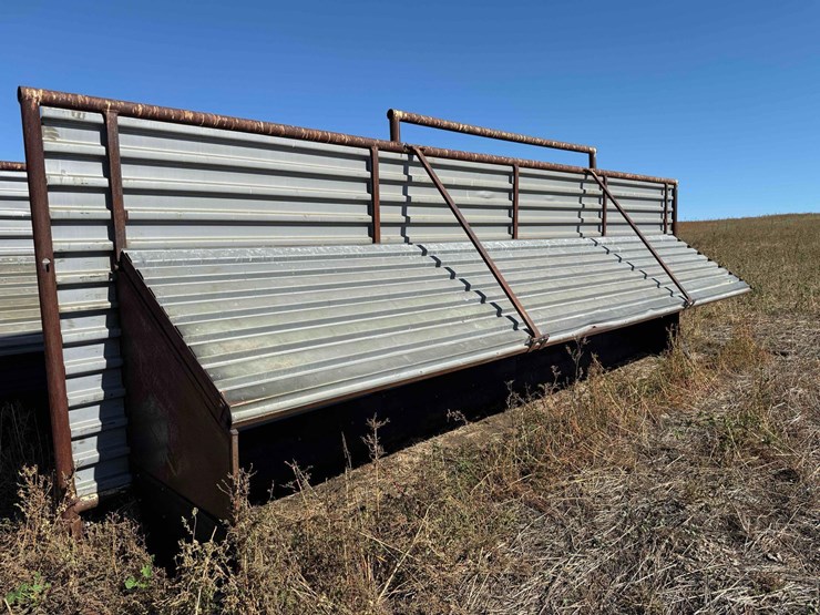 freestanding-windbreak-panel-and-calf-shelter-image-2