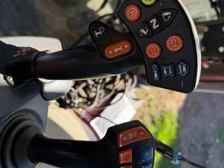 2021-massey-ferguson-7720s-image-11