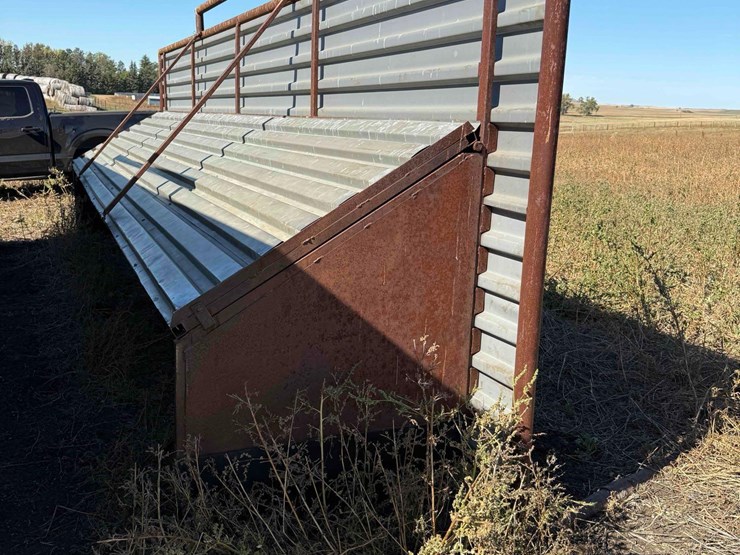 freestanding-windbreak-panel-and-calf-shelter-image-1