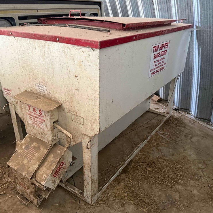 T & S Trip Hopper Cake Feeder