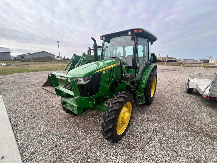 2021-john-deere-5075e-image-1