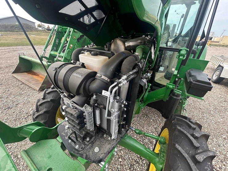2021-john-deere-5075e-image-12